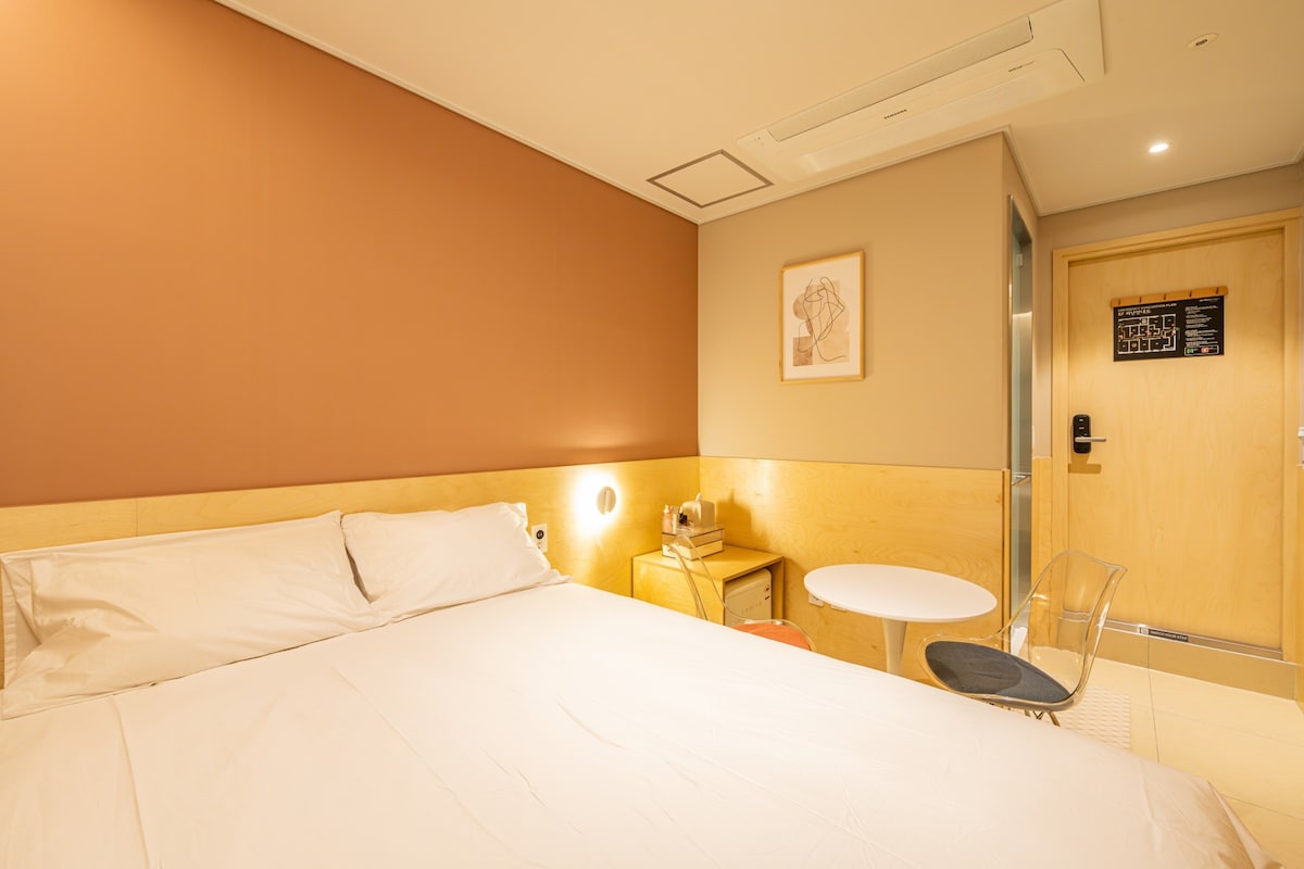 Myeongdong hithere city standard double room