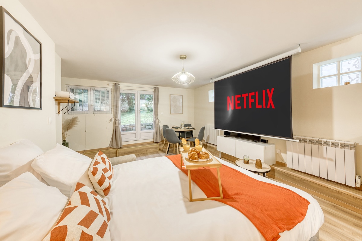 Le Ciné Cocoon - Vidéoprojecteur, Wifi & Netflix