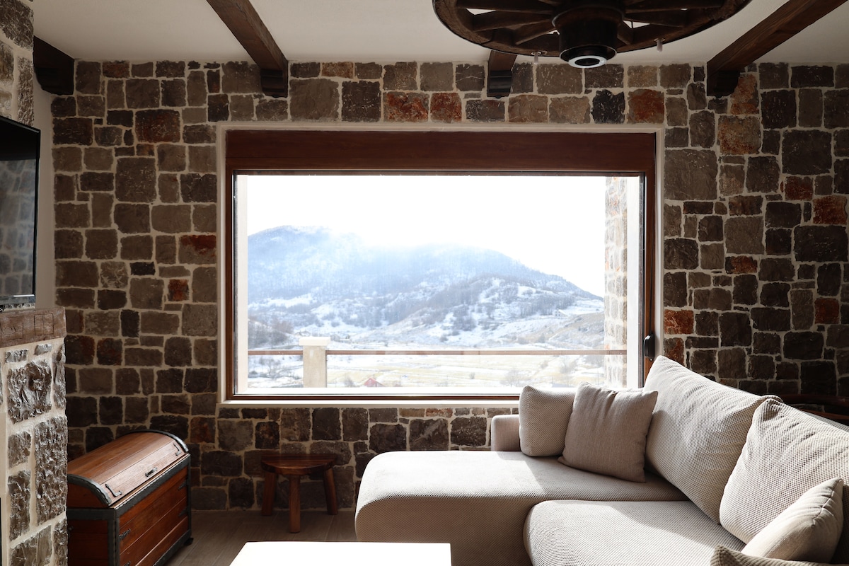 Rustic Lovcen Mountain house