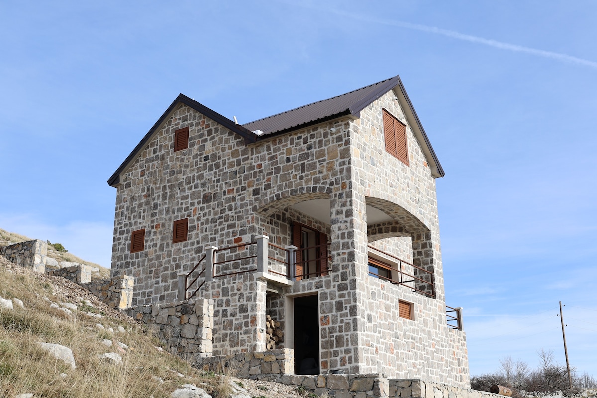 Rustic Lovcen Mountain house