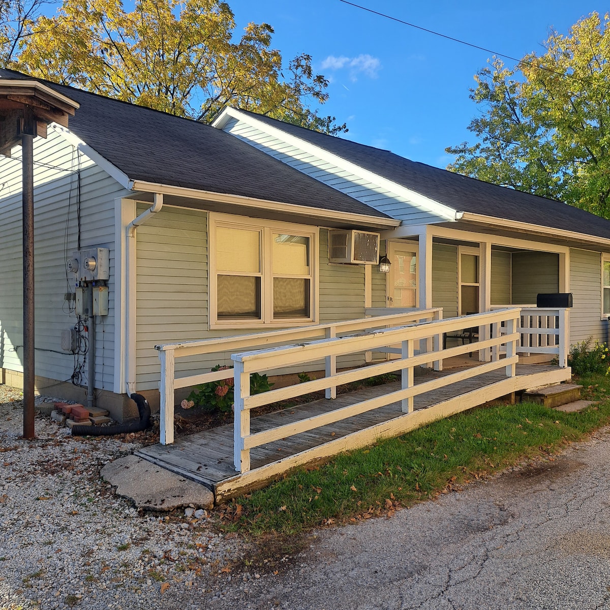 Wheel Chair Access - 2 Bedroom 1 Bath