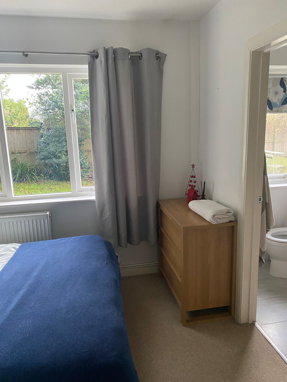 Ensuite double room in detached house.