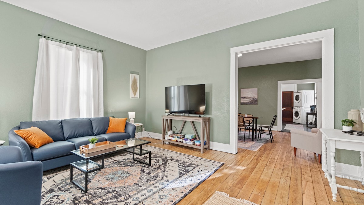 4th St Brick Beaut 3/1.5 Home: Central & Classy!