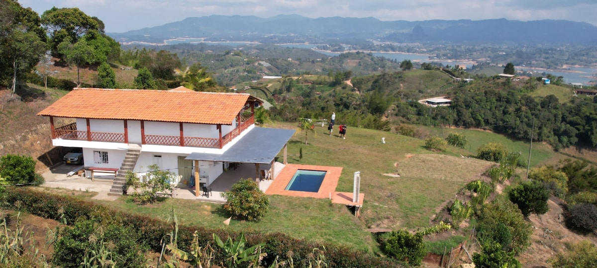 Hermosa casa de campo con piscina Peñol/Guatapé.