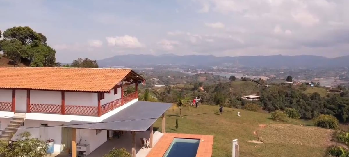 Hermosa casa de campo con piscina Peñol/Guatapé.