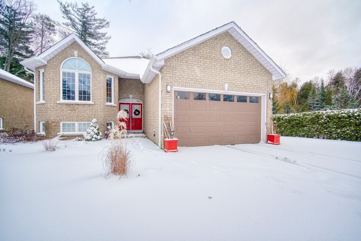 Tranquil winter wonderland house near Georgian Bay