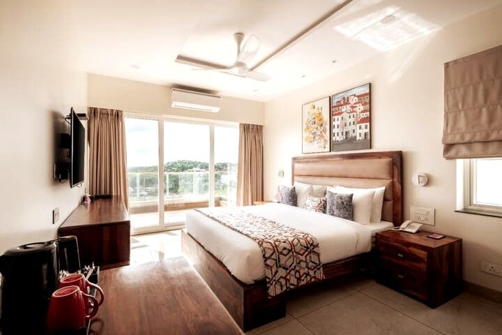 A Modish 12 Bedroom Home like Stay