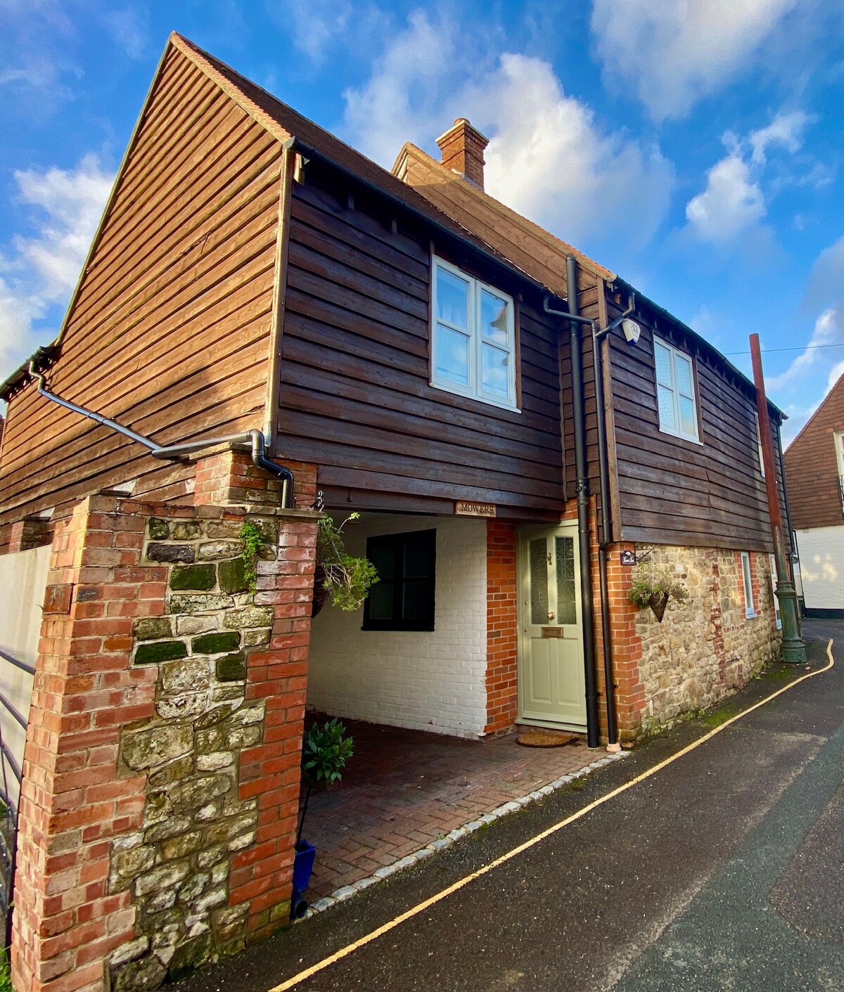 Mowers Mews, detached house in Midhurst old town