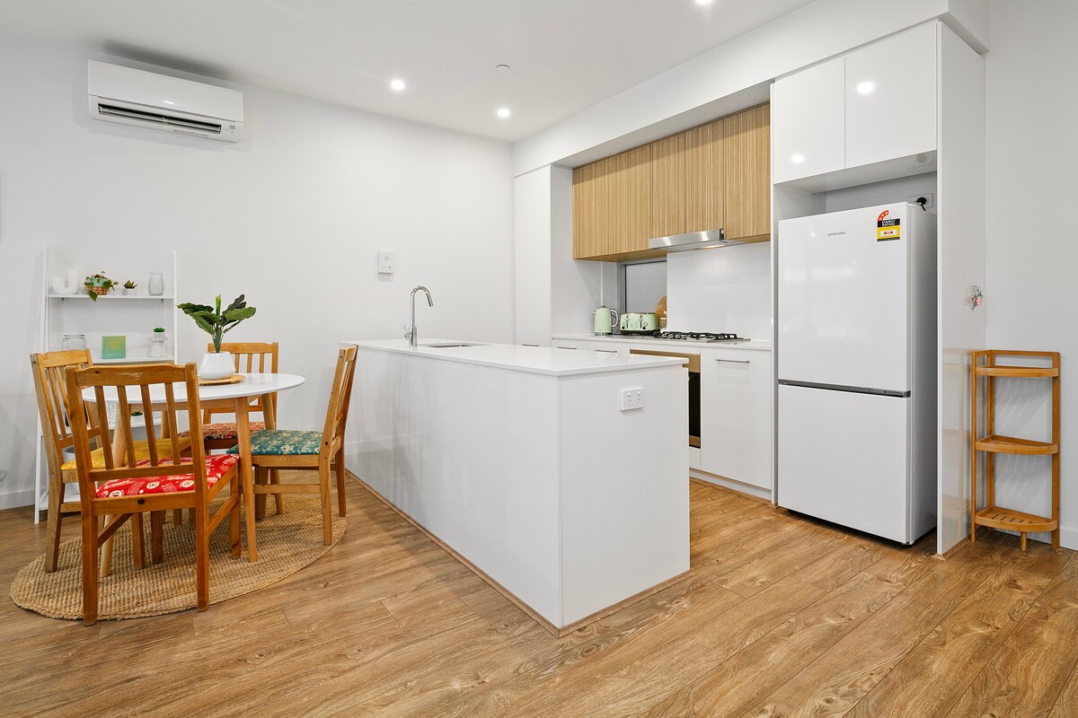 Stylish 2BR/2BA Apartment in Bowden Bliss!