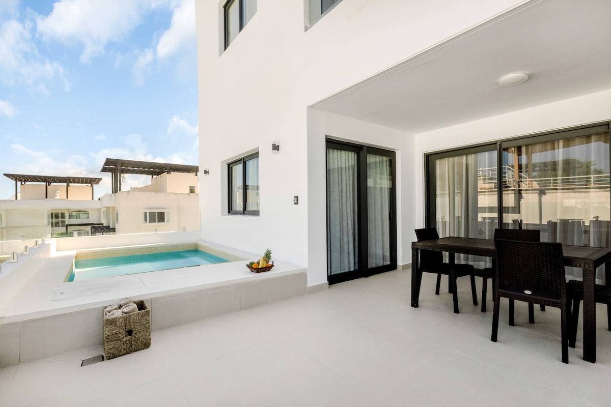 Elegant Seaside retreat with private pool Terrace