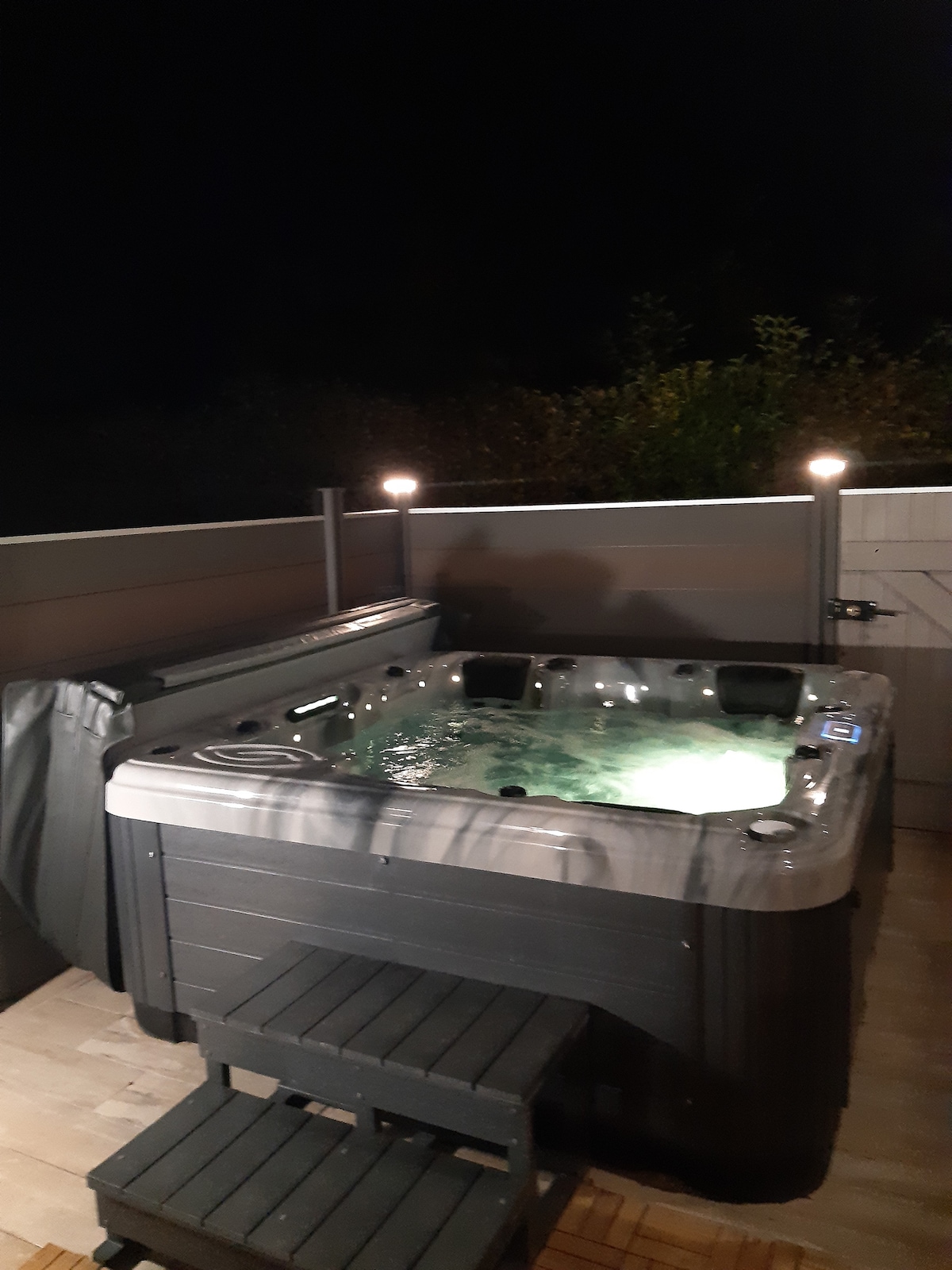 Gîte plein sud avec jacuzzi.