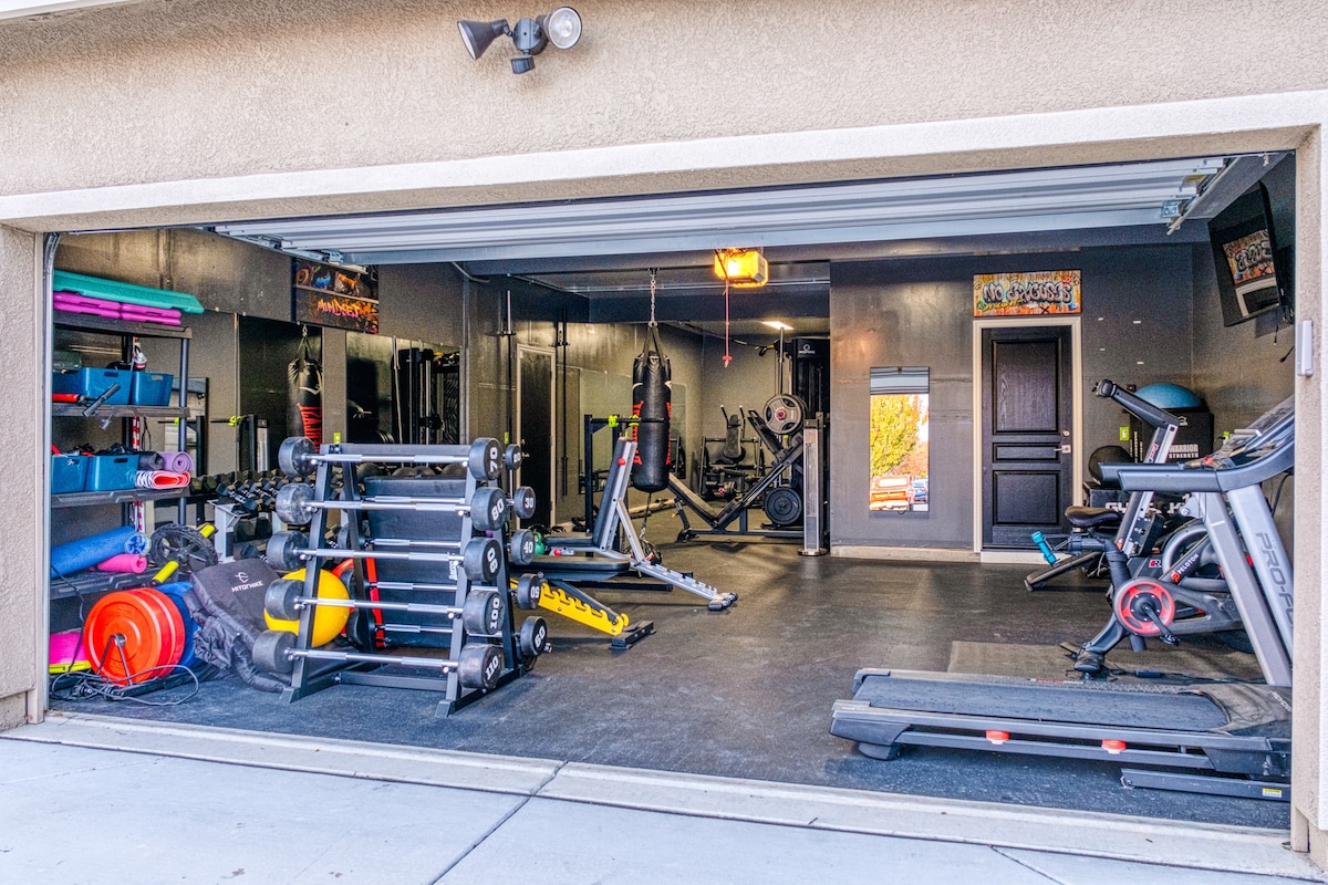 G2G - Luxurious Oasis w/ FULL GYM outside the city