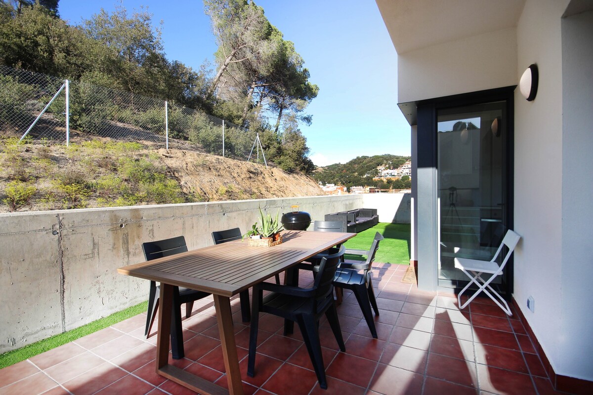 Ático terraza y vistas a la montaña en Arenys