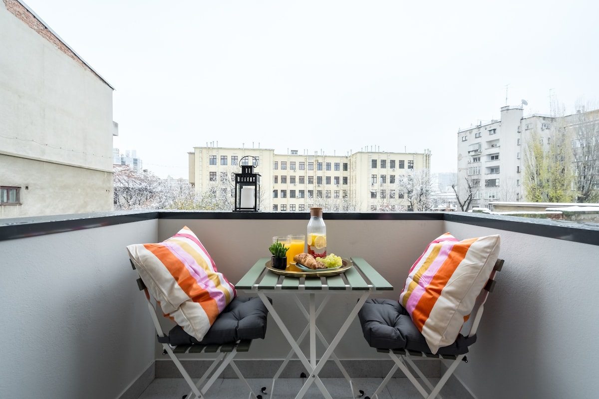 Bright Apartment | Top Location | Charming Balcony