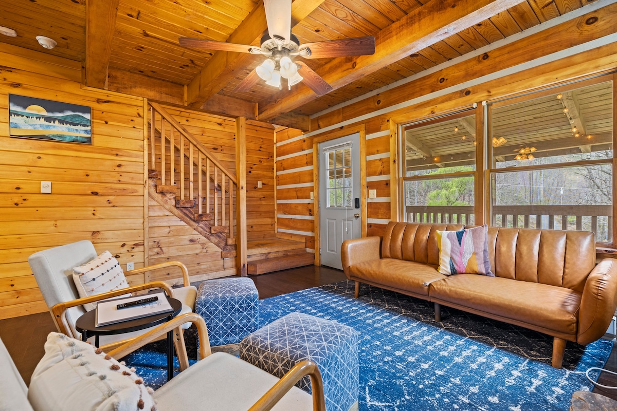 Whistler Retreat | Family friendly w/ hot tub!