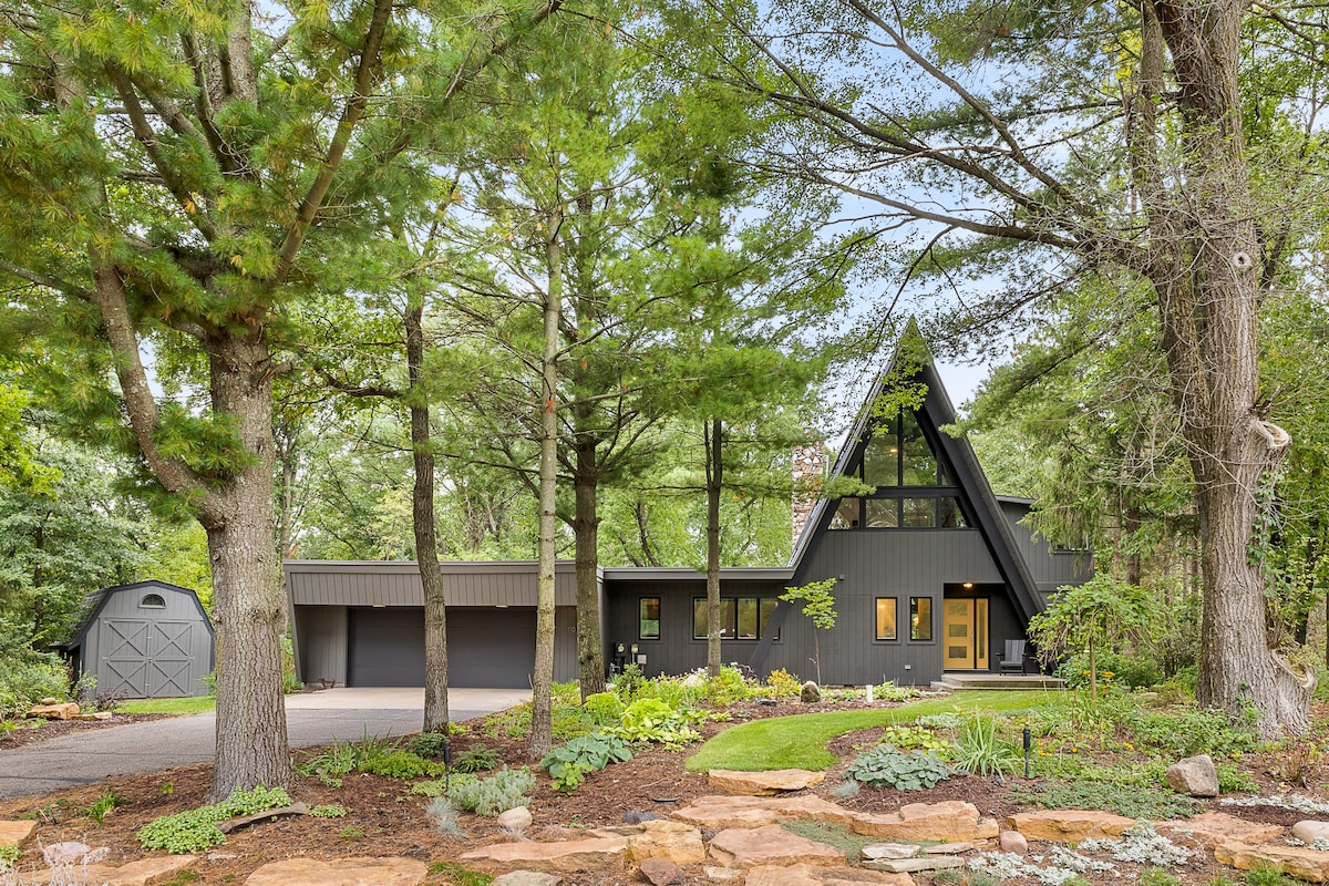 Maple Bluff Escape - A-Frame Perfection - HOT TUB!