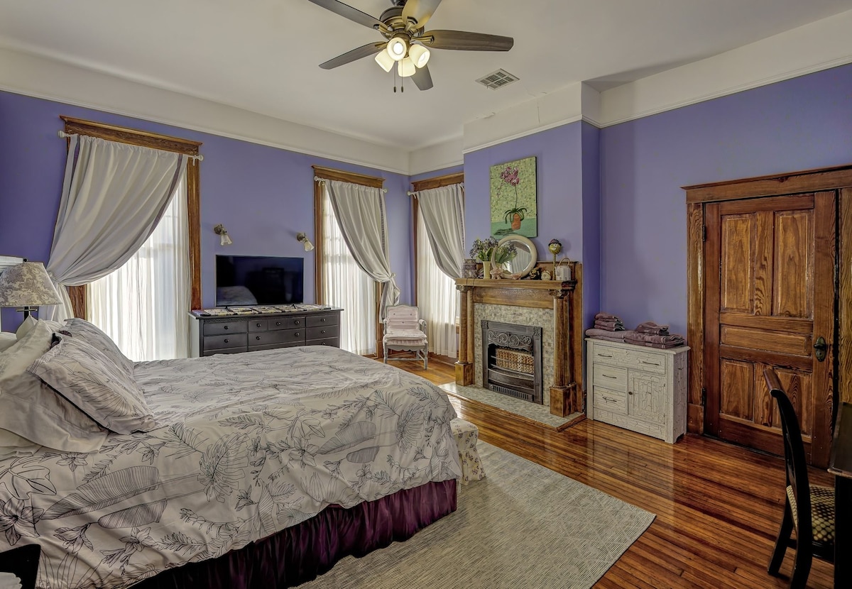 Purple Room on Historic Chambers Street