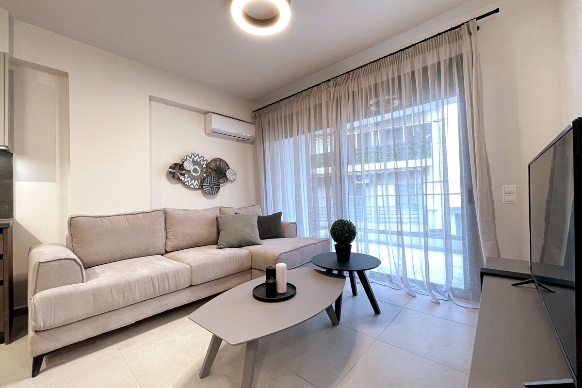 Gleaming apartment near Athens Metro Mall-A2