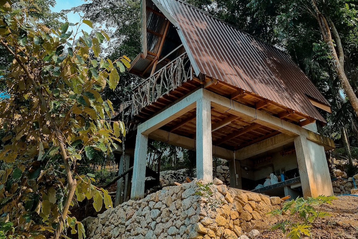 Cliff Cabin 1 at Mt. Eliss露营场地和小木屋