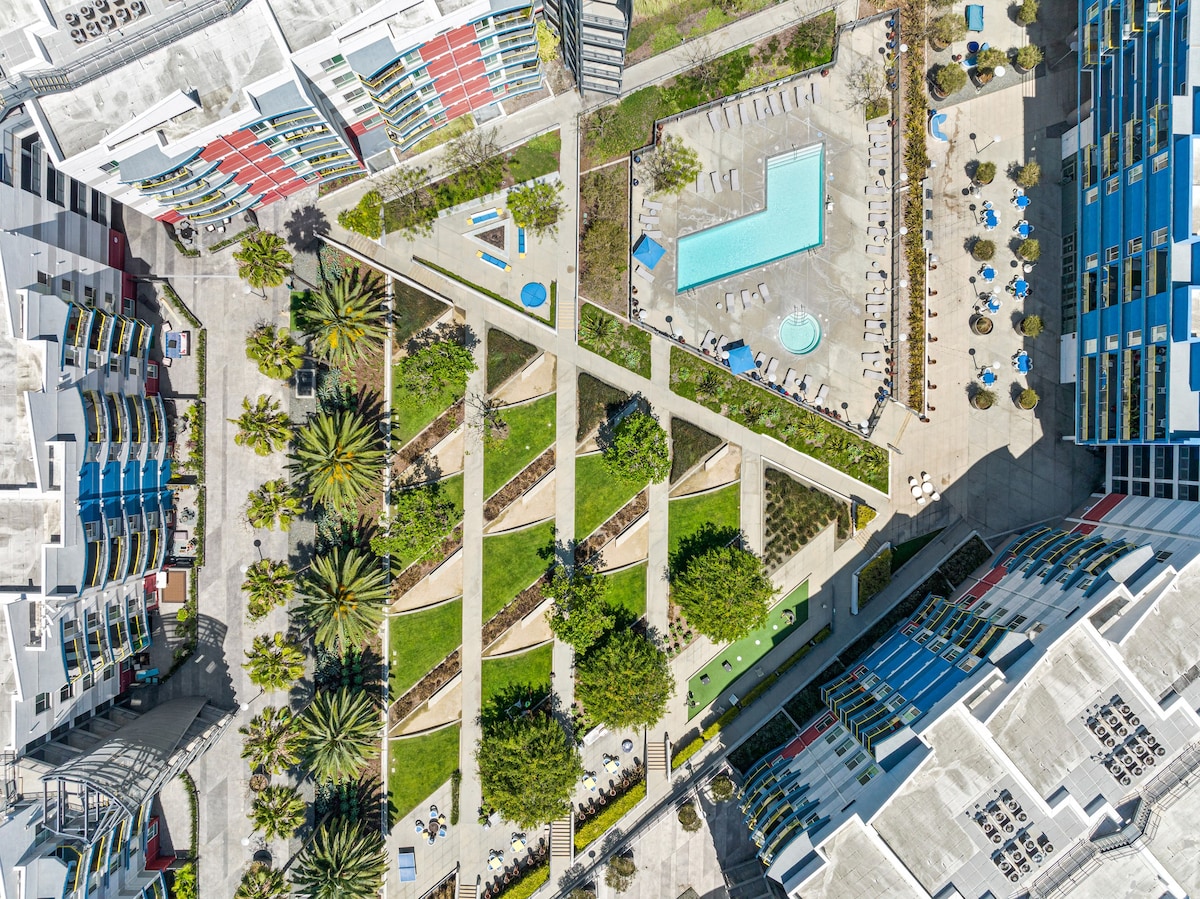 Sunrise Mornings Mesmerizing Marina Views Pool/Gym