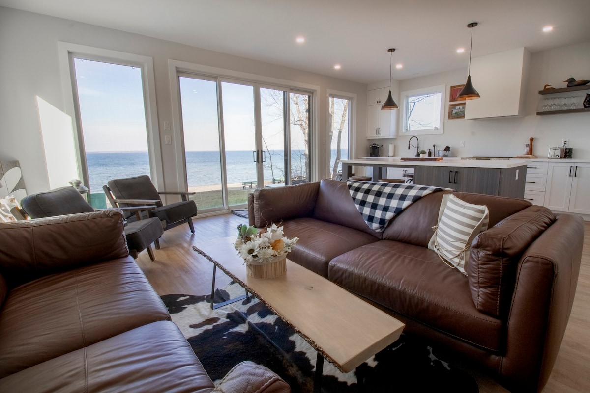 Newly Built 3 bedroom Beachfront Home