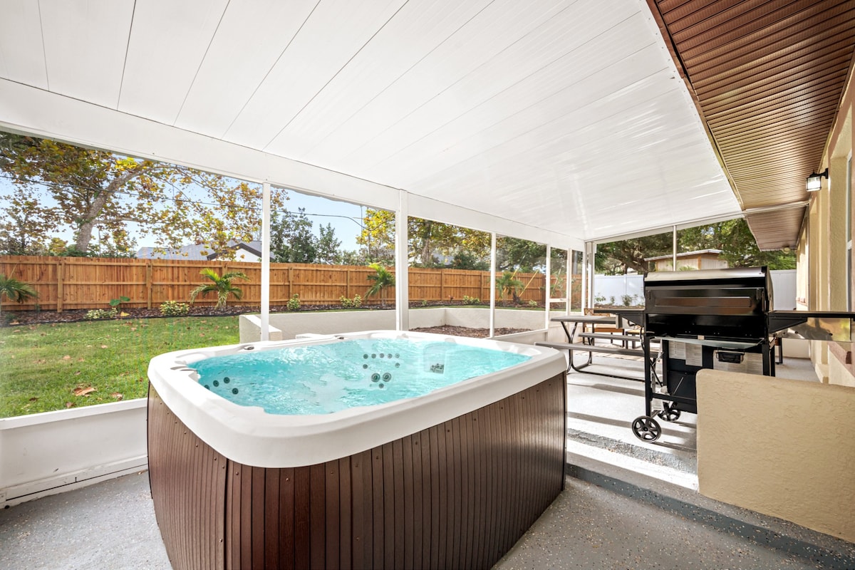 Fully remodeled w/hot tub near beaches