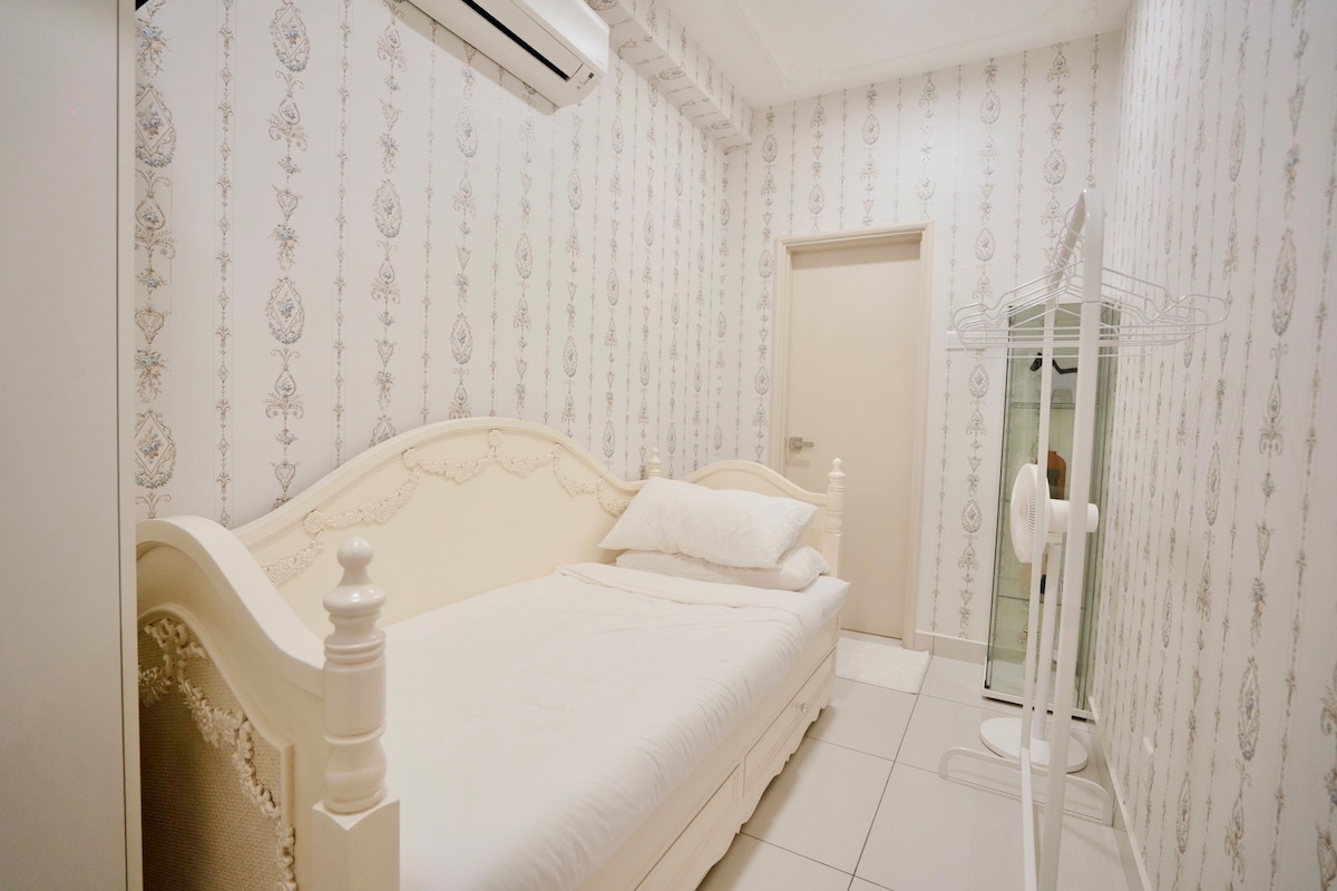 MK7 1+1 Bedroom at Mont Kiara/MITEC (3pax)