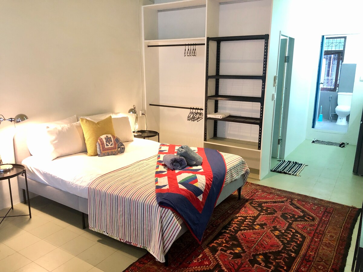 Studio’s 95. Private AC apartment with TV & Wi-Fi