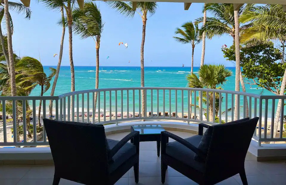 Luxurious Beachfront Condo at Kite Beach - 2BR/2BA