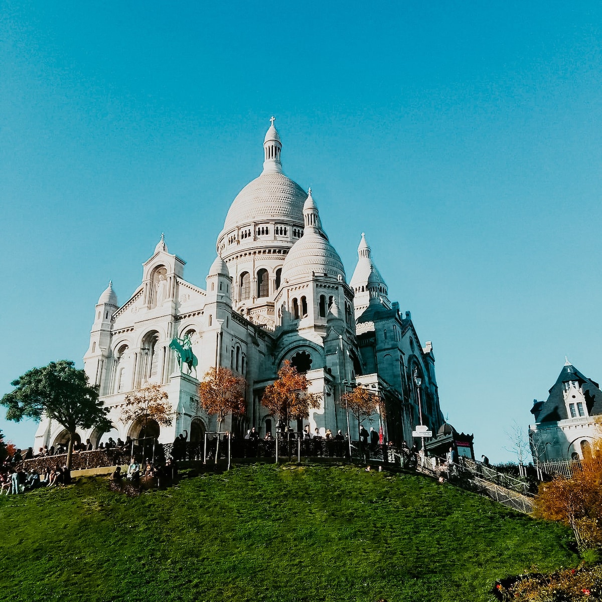 Petite maison avec jardin à Paris