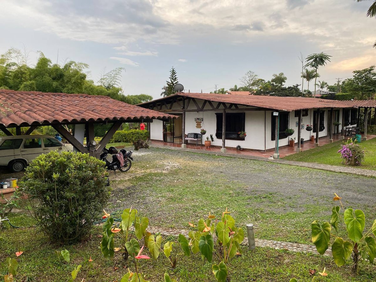 Casa de campo con jacuzzi cerca a Pereira