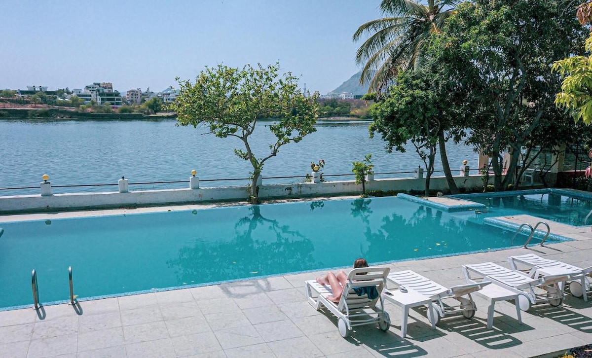 15BR Lake Stay w Private Pool - Udaipur