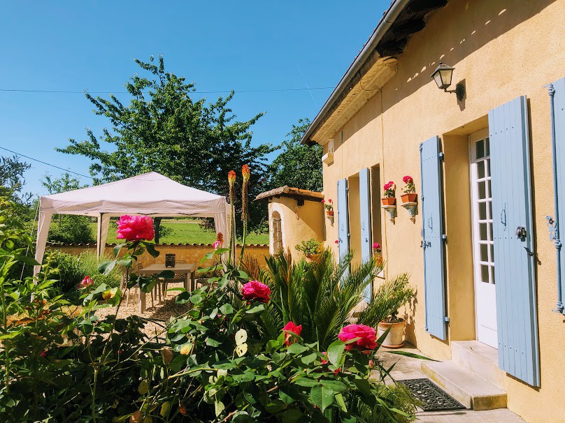 Beautiful house, terrace, pool & games barn