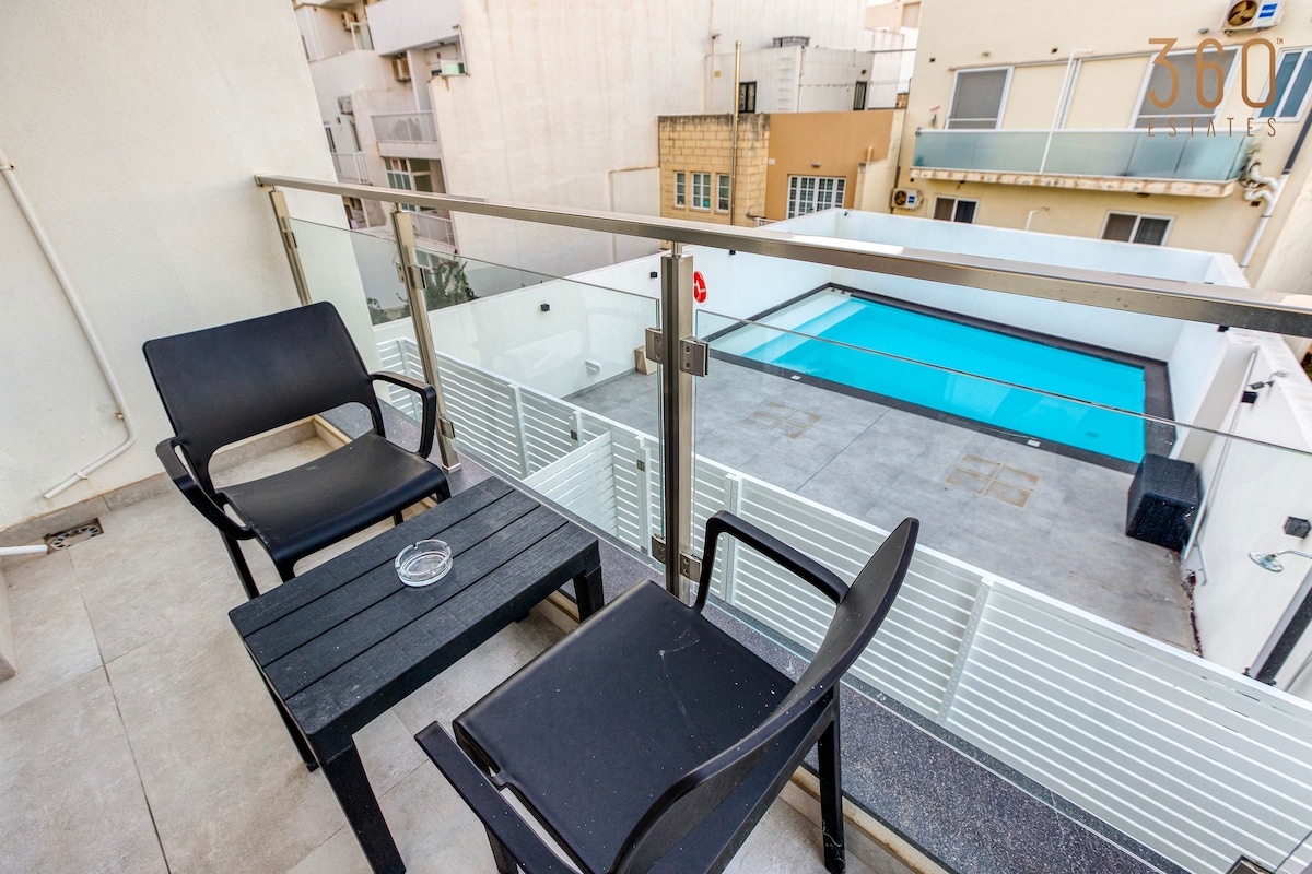 A fully equipped APT with private balcony & Pool