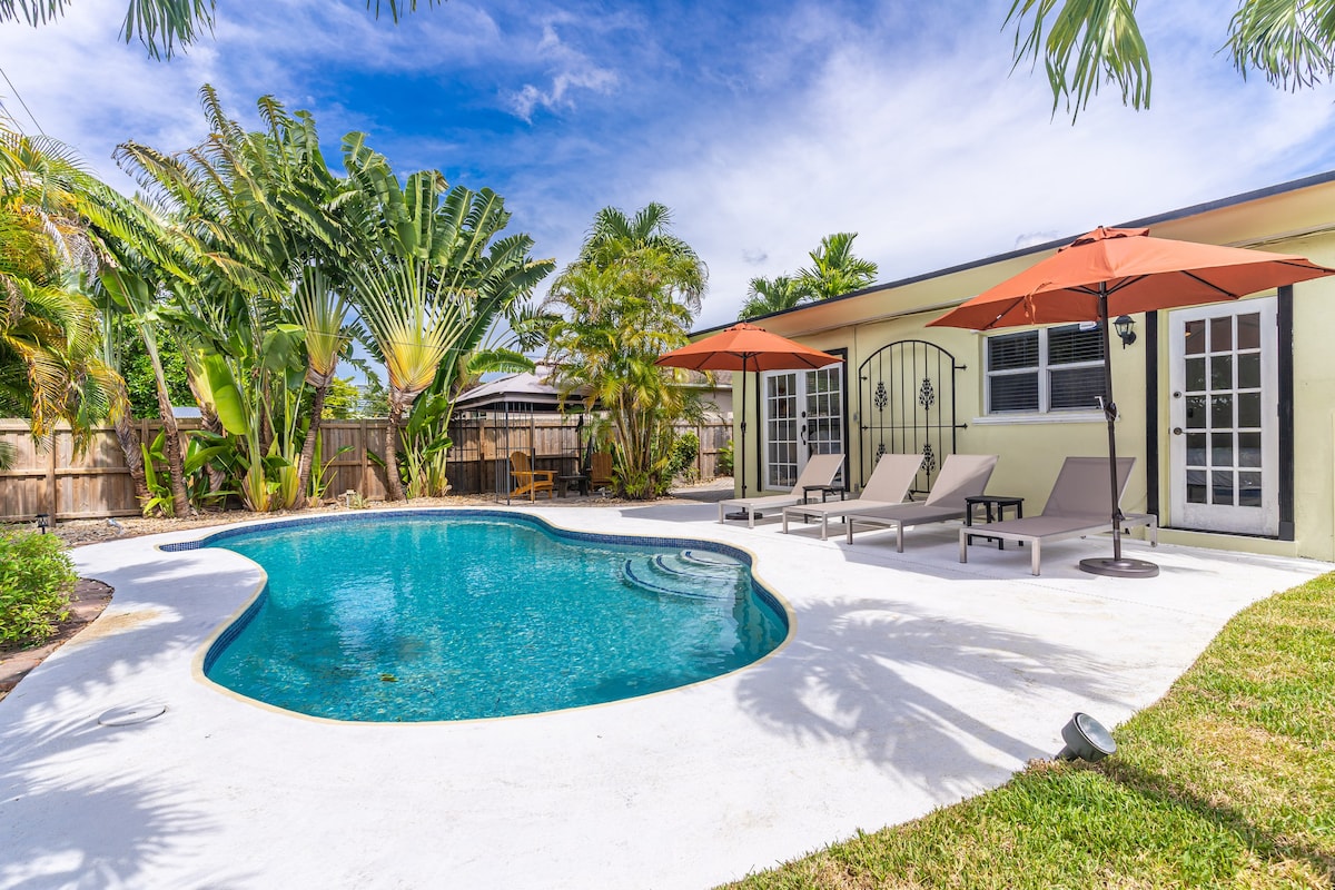 Tropical Home 2BR with Pool, 7 mins to the Ocean