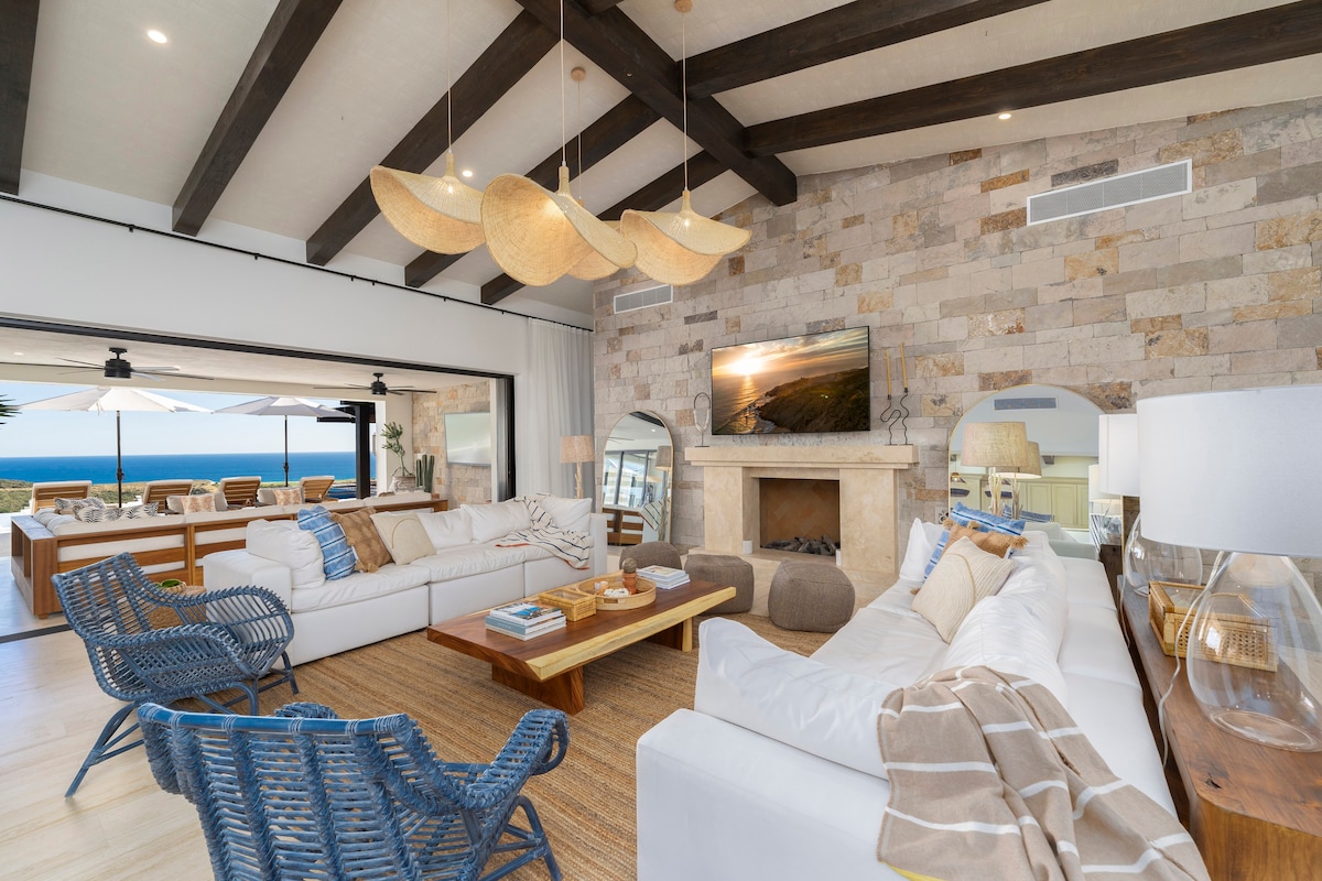 Stylish New Modern 5BR Villa @ Quivira