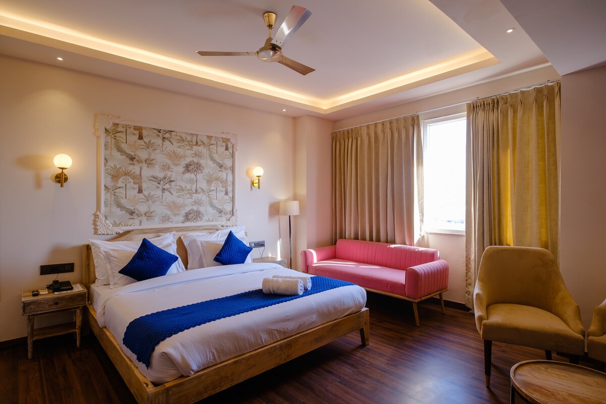 Luxury Suite overlooking Lake Pichola & Palace