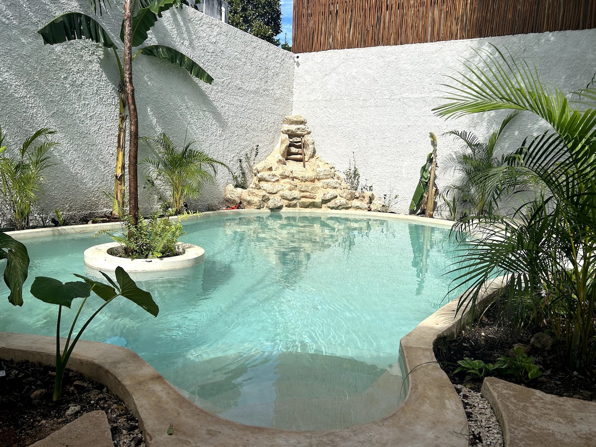 HotTub+Pool+StreetParking+Equipped+PetFriendly