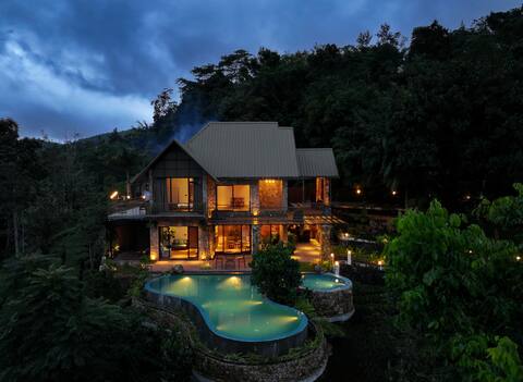 Colonial Bungalow in a Tranquil Tea Plantations