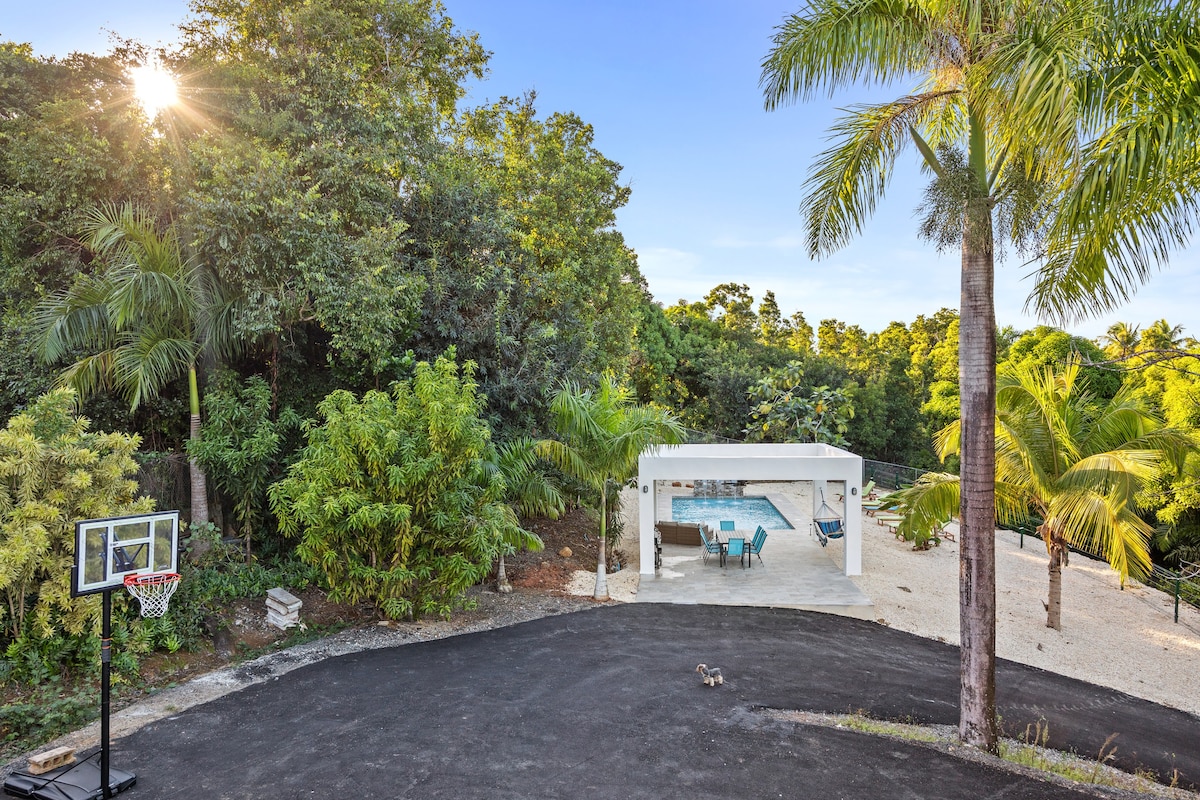 ZEN HOUSE, mountain Estate, pool