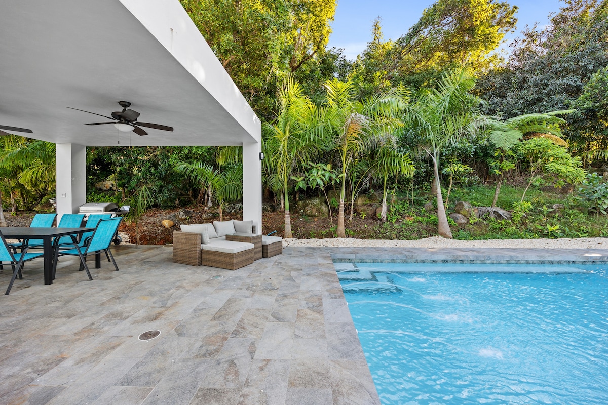 ZEN HOUSE, mountain Estate, pool