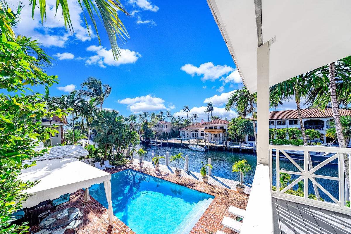 Waterfront Mansion+Heated Pool+Walk 2 Beach/Shops!