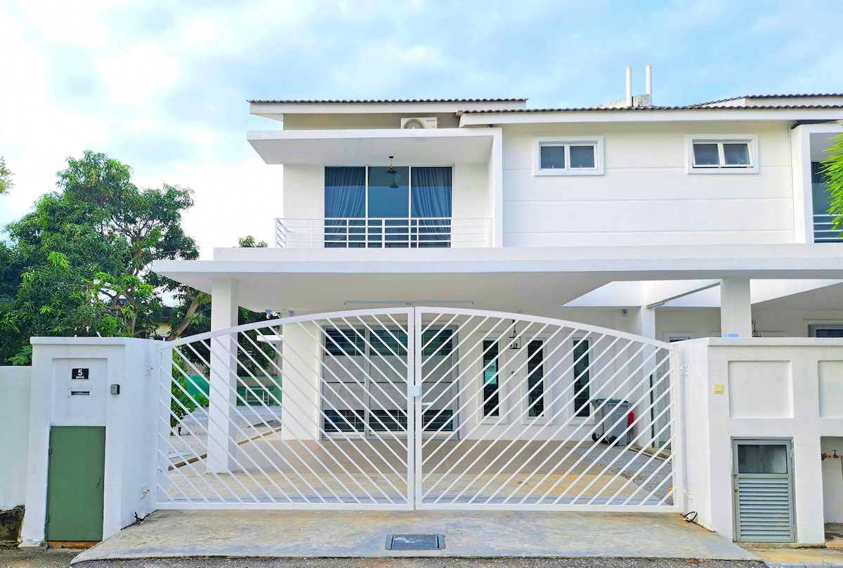 Orchid Hill Homestay PD Waterfront Semi D