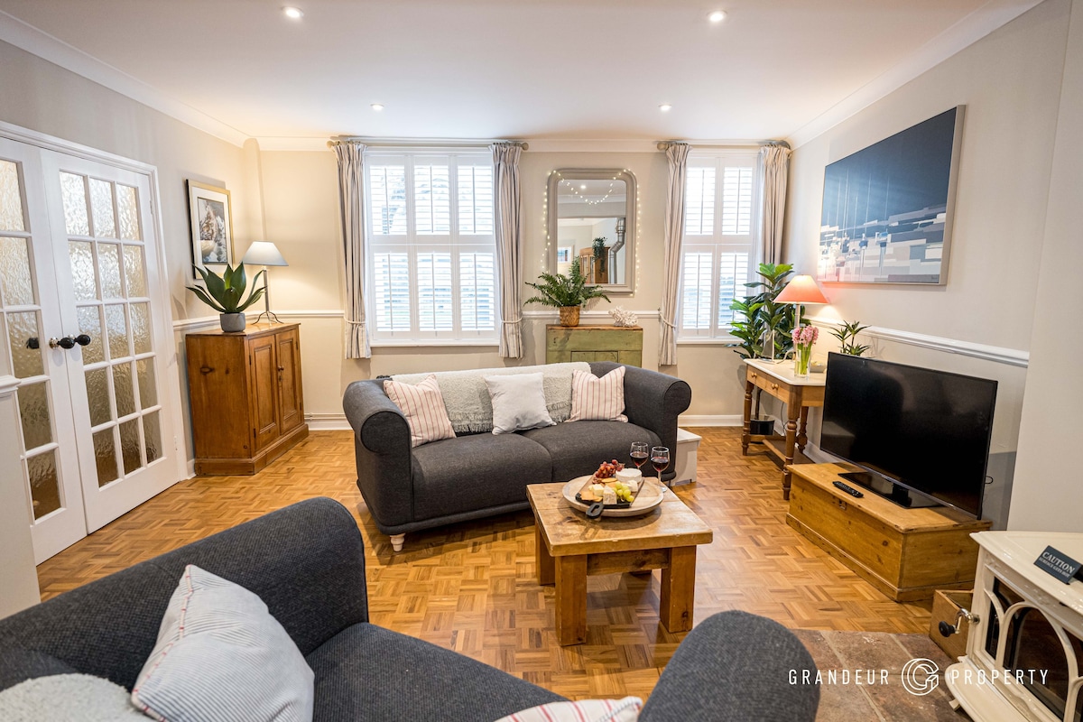 Stylish townhouse, Poole Quay, sleeps 6, garden