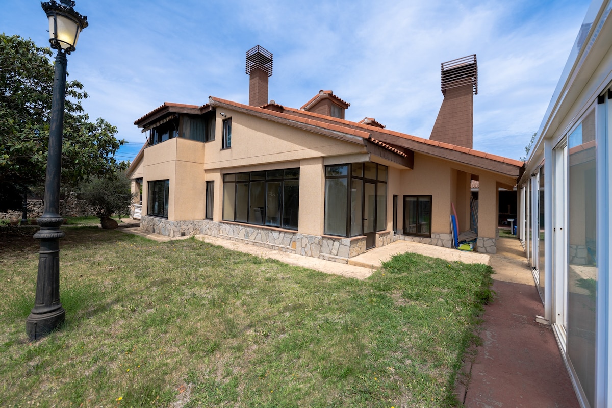 Villa de 8 habitaciones, piscina, barbacoa y cueva