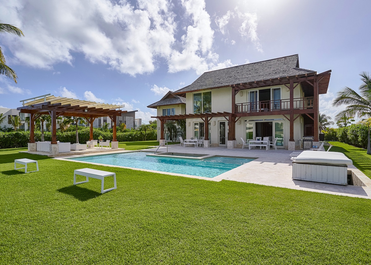 Sunny Oasis Villa in Cap Cana