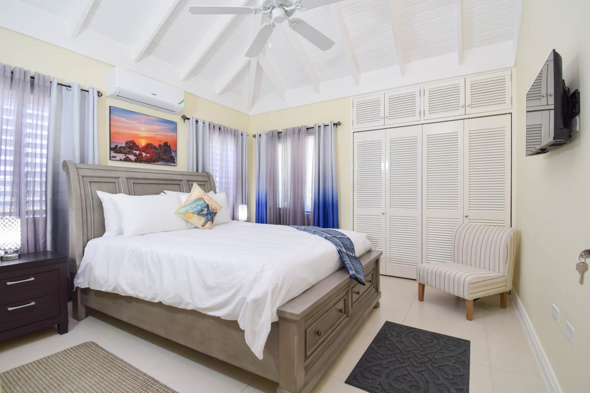 Richmond Luxury Escape W/ King Bed + Gazebo