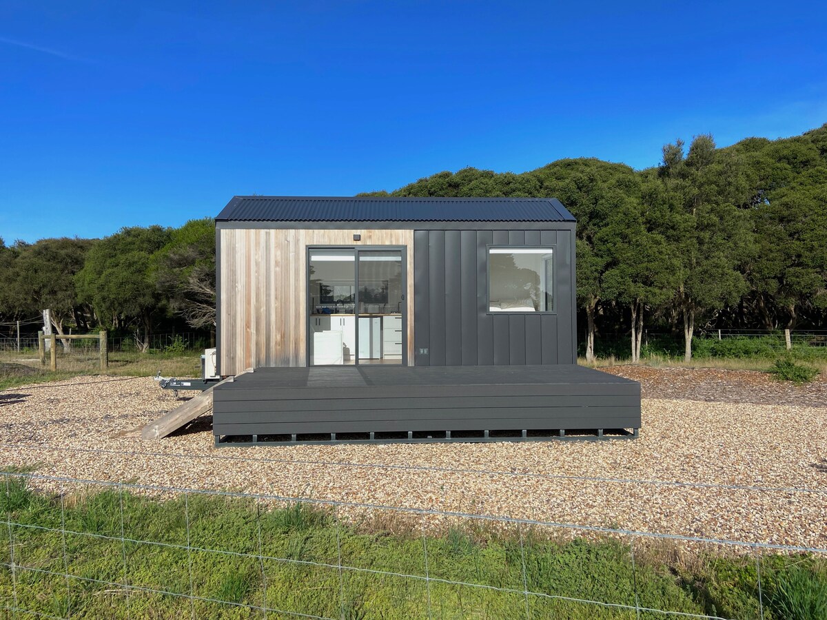 Charming Tiny House Farm Retreat