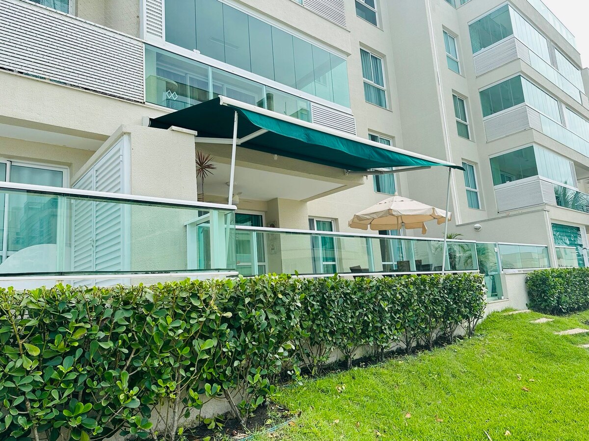 Sea Front Apartment in Club Condominium