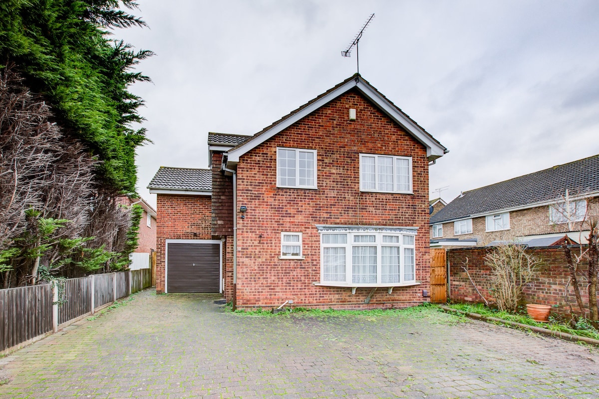 Spacious 4-Bedroom Home in Benfleet